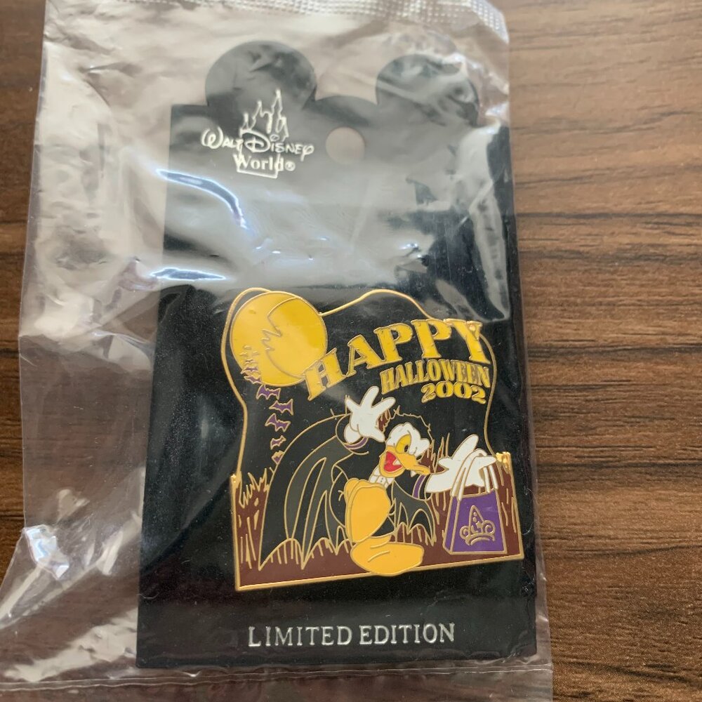 Donald 2002 Halloween Pin